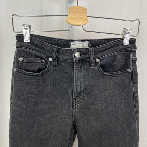 FREE PEOPLE Size 26 Embroidered Eyelet Ankle Crop Jeans Frayed Raw Hem Gray - Picture 4 of 7